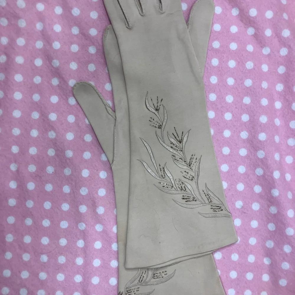 Vintage Cream Embroidered Gloves 6 1/2